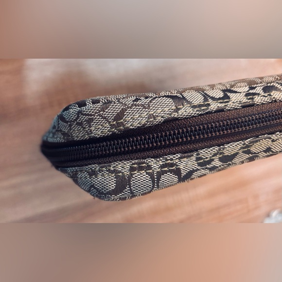 (SOLD) Coach Signature C Laptop Sleeve (Excellent Condition) - Picture 7 of 9